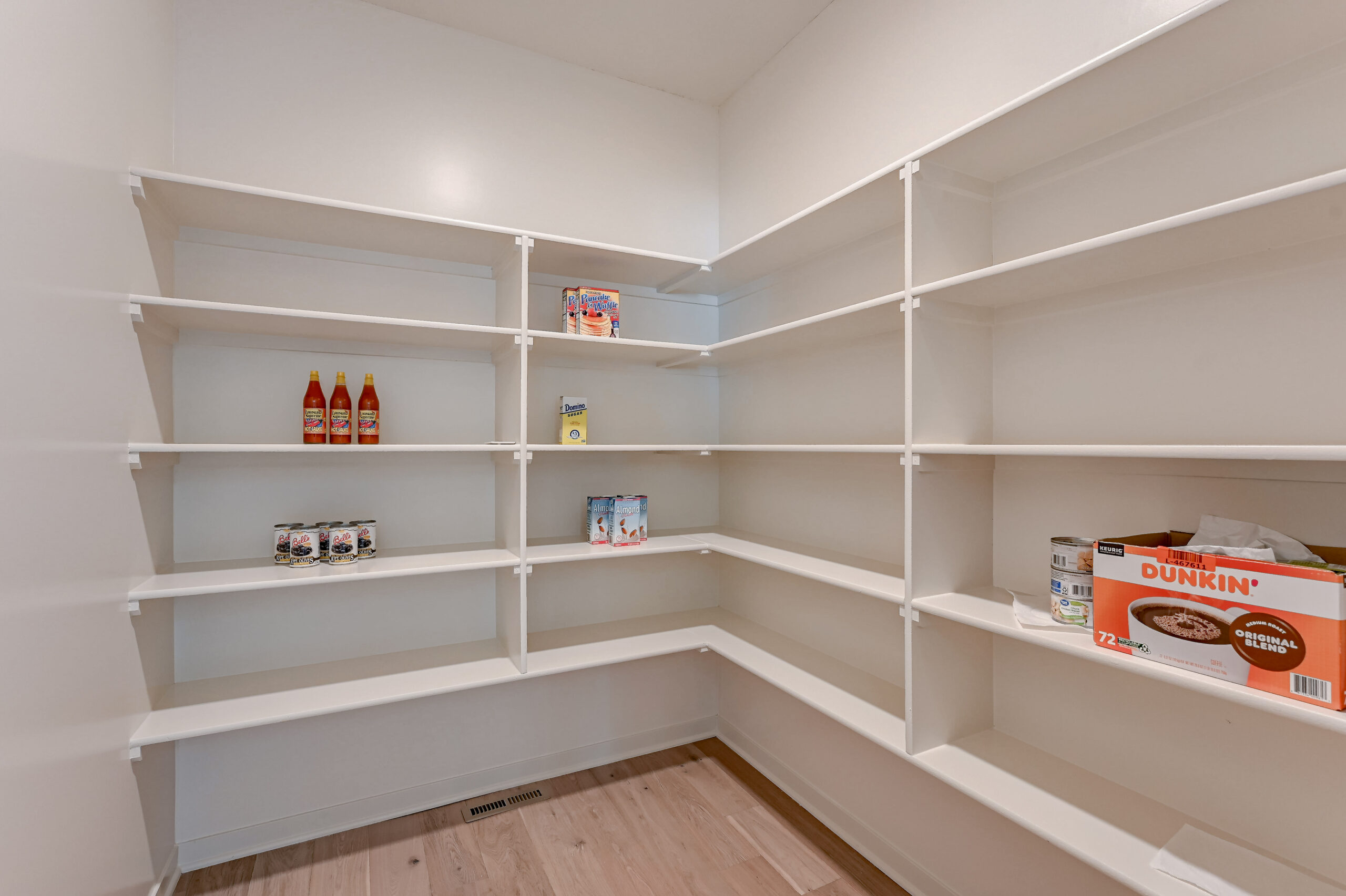 Irving - Kitchen pantry with white painted shelves